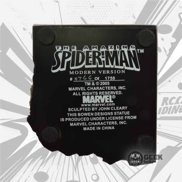 Marvel™ Limited Edition Spider-man Statue - Image 5