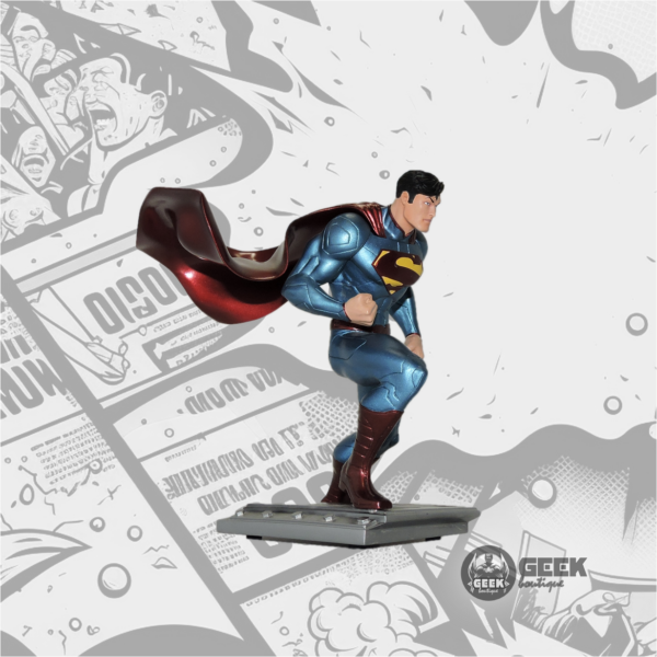 DC™ Colletibles Superman Metallic Statue - Image 2