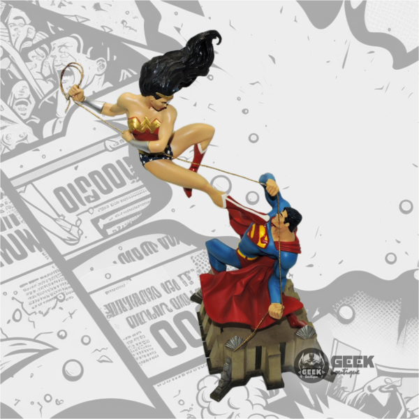 DC™ Limited Edition Superman vs Wonder Woman Statue - Image 2