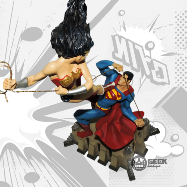 DC™ Limited Edition Superman vs Wonder Woman Statue - Image 3