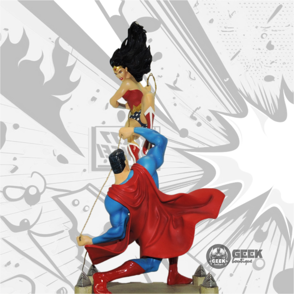 DC™ Limited Edition Superman vs Wonder Woman Statue - Image 4